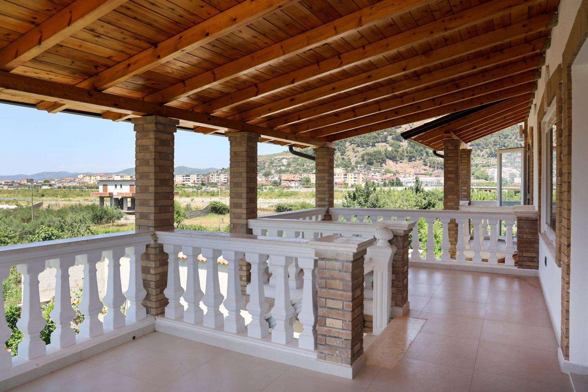 Villa Lejzo - Swimming Pool Berat Exteriér fotografie