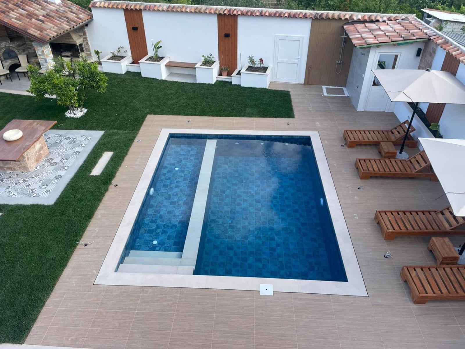 Villa Lejzo - Swimming Pool Berat Exteriér fotografie