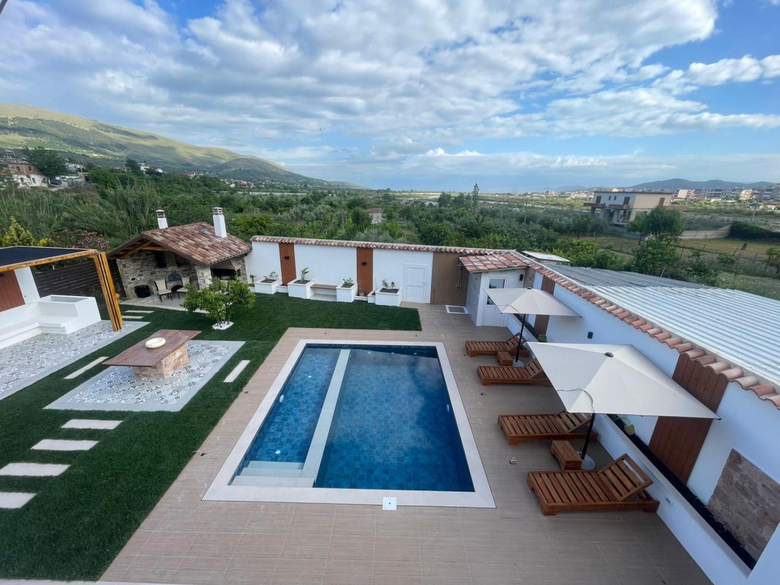 Villa Lejzo - Swimming Pool Berat Exteriér fotografie