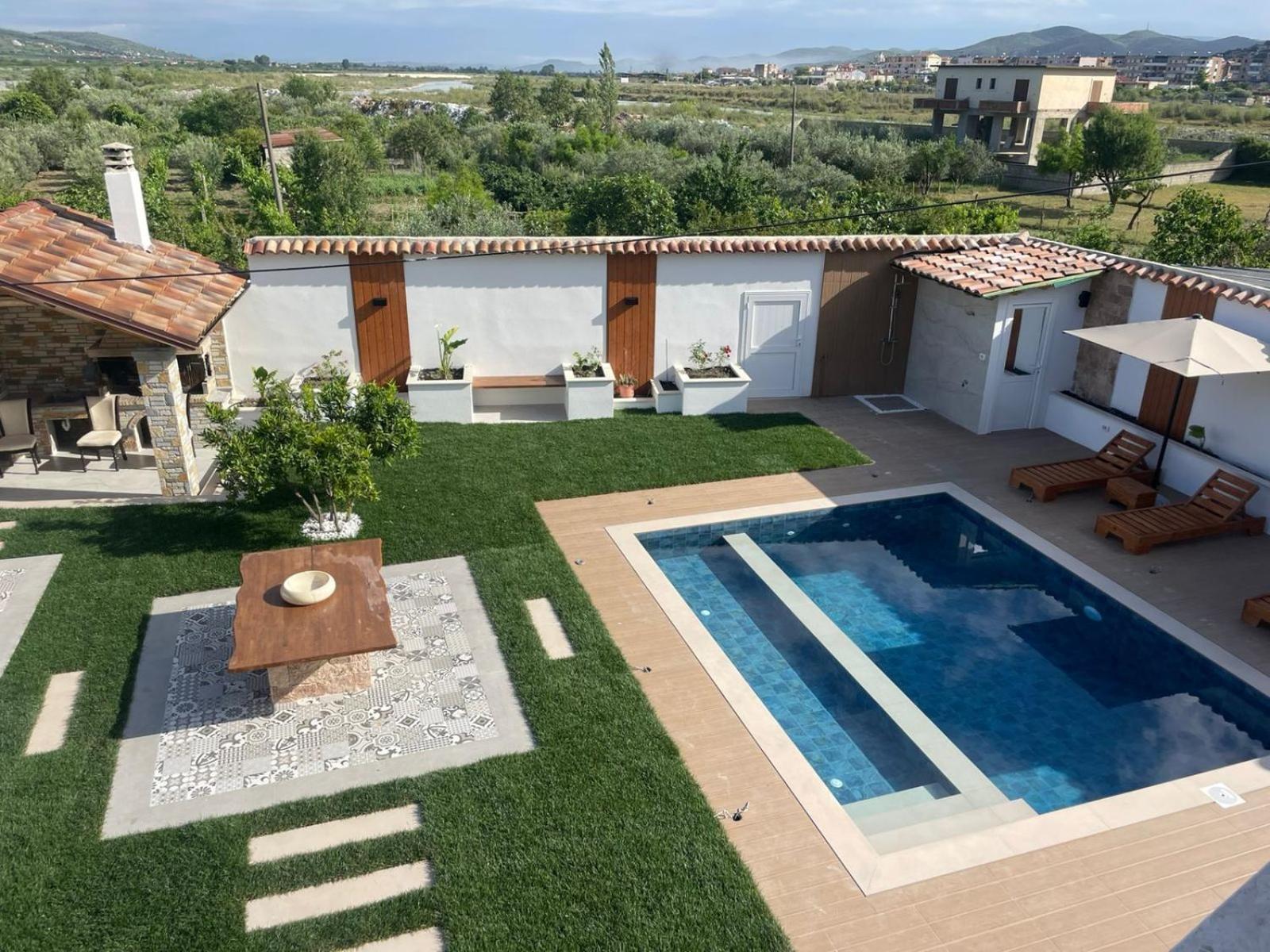 Villa Lejzo - Swimming Pool Berat Exteriér fotografie