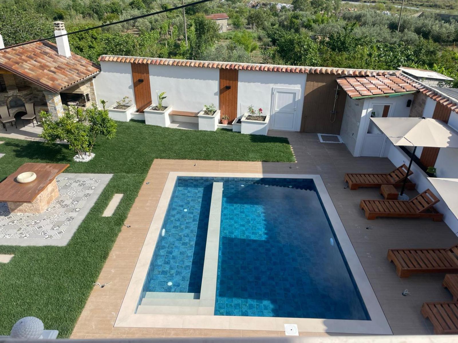 Villa Lejzo - Swimming Pool Berat Exteriér fotografie